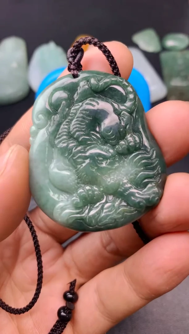 颈饰未镶嵌翡翠爱*藏下山虎