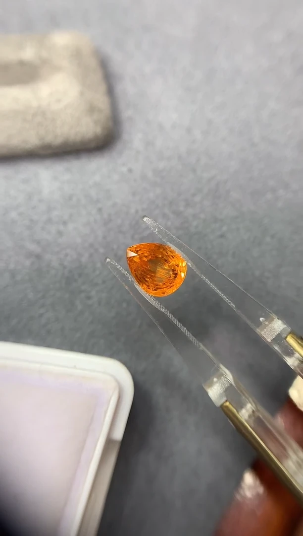 未镶嵌裸石石榴石（芬达石）2.98ct 29
