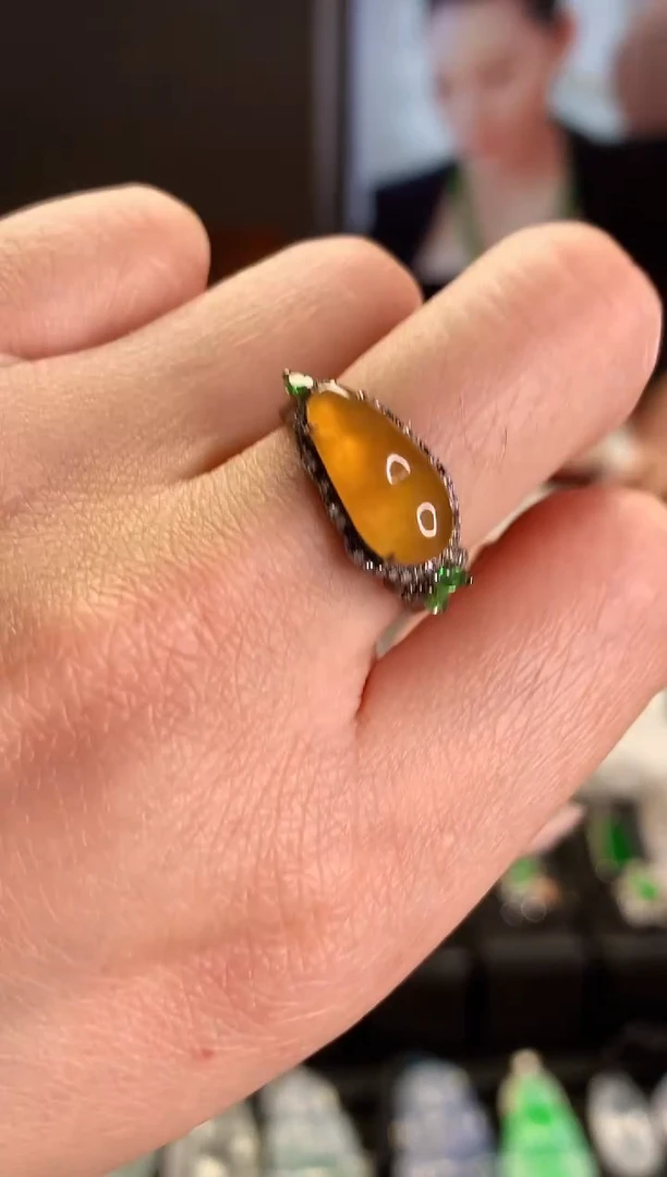 【闪购商品】翡翠戒指18K金镶嵌豆子