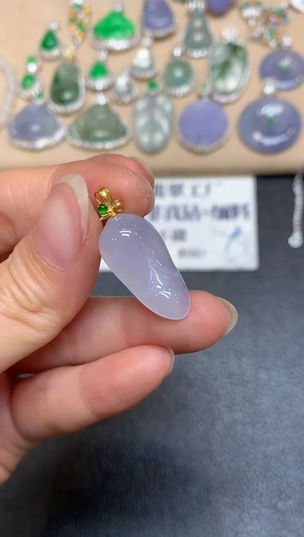 颈饰18K金镶嵌翡翠马蹄莲【无服务费