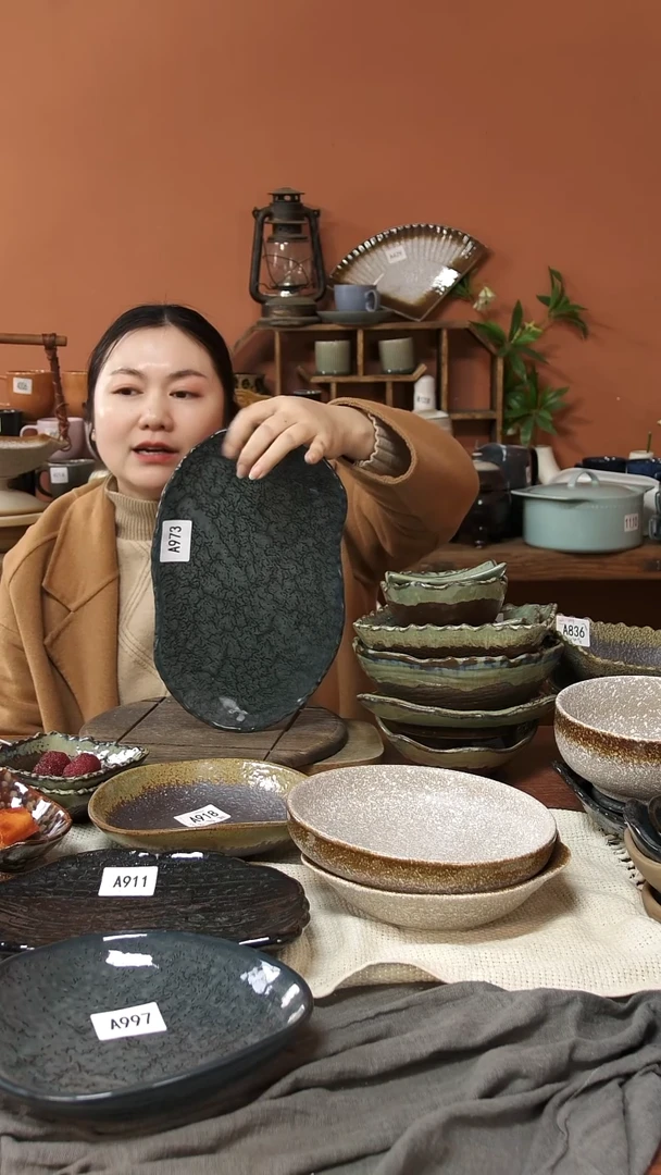 陶瓷A973 一只椭圆黑色窑变粗陶微瑕