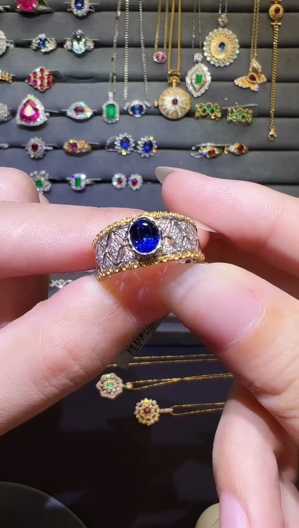 戒指蓝宝石18K金镶嵌1.07ct皇家蓝