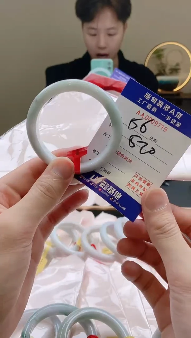 翡翠手镯未镶嵌AAAAAAA