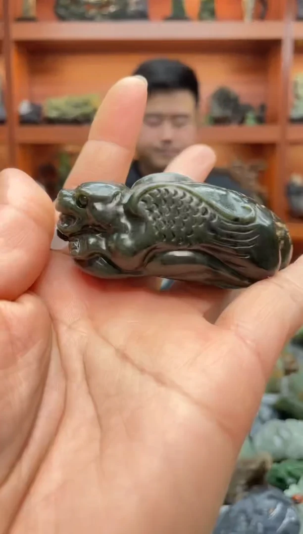 未镶嵌和田玉把件有裂