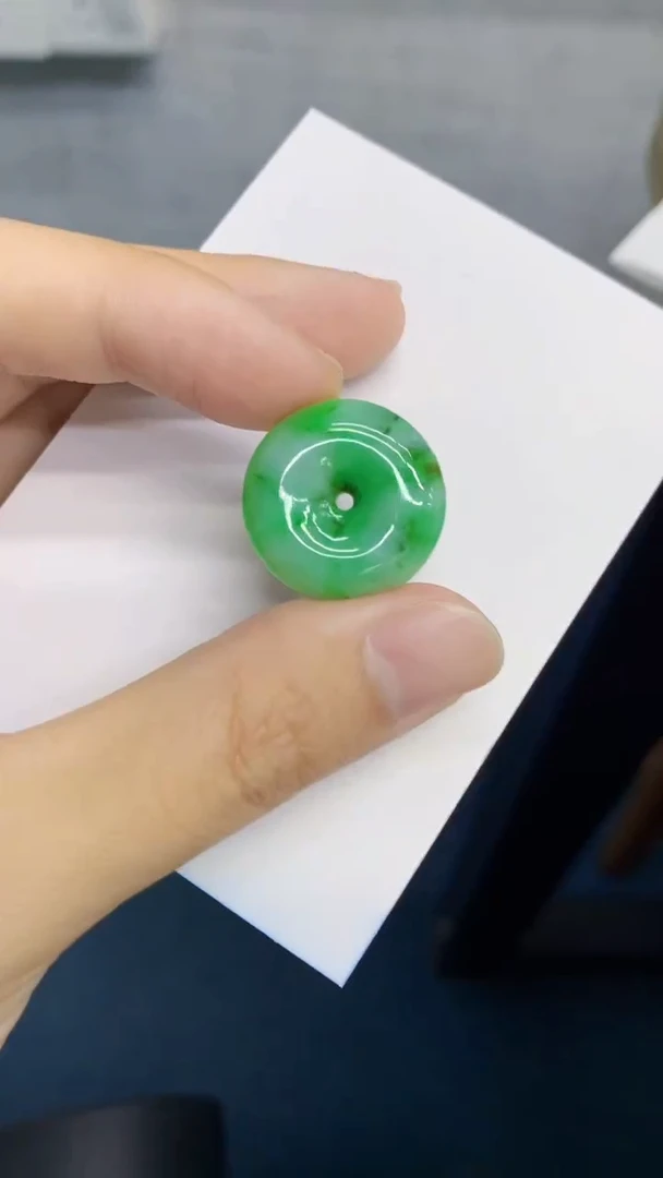 翡翠未镶嵌颈饰             1