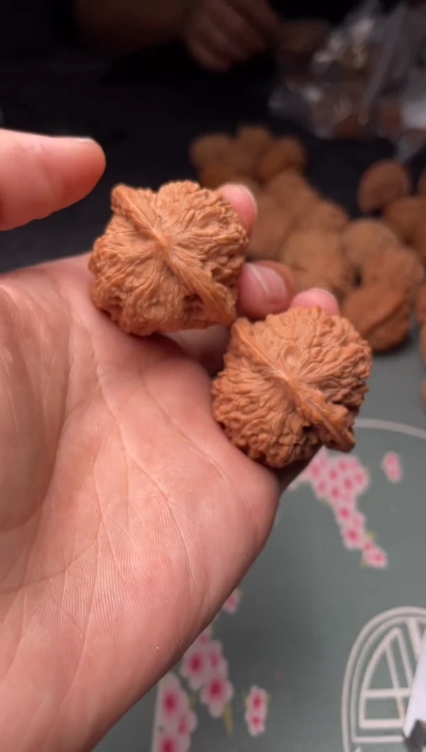 把件文玩核桃a162  龙洞玉 39尺