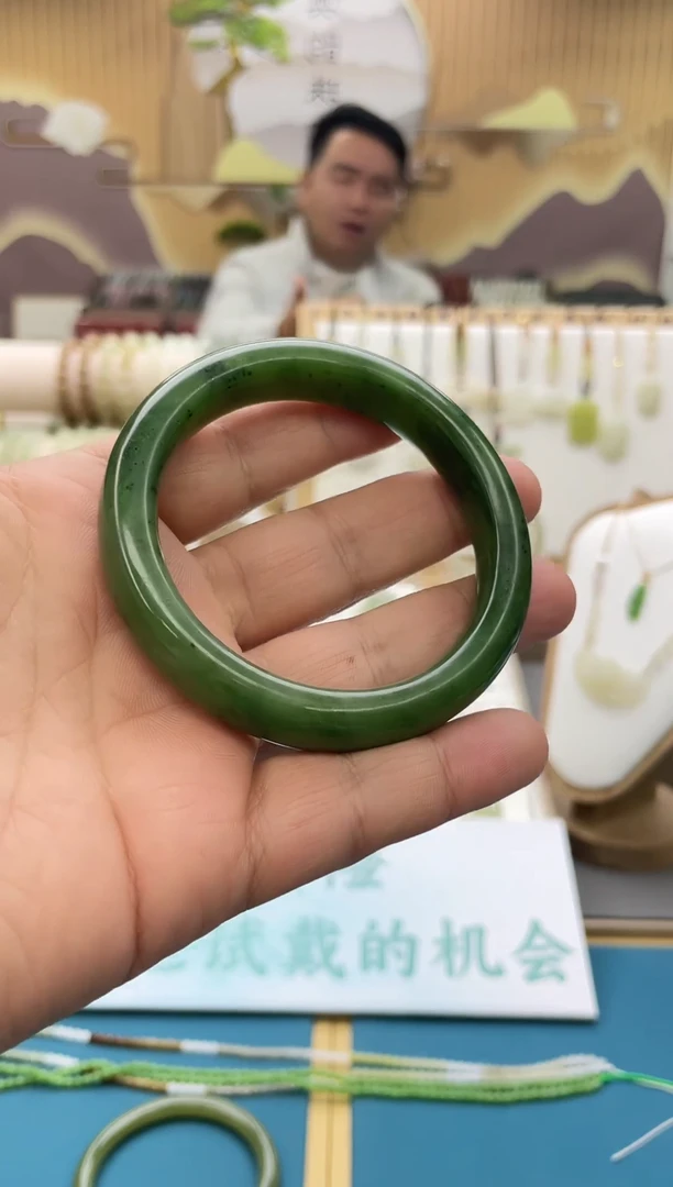 未镶嵌手镯和田玉（碧玉）约卡58圈口