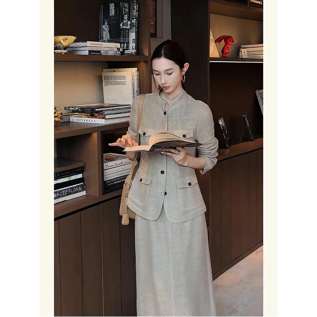 早秋轻职场通勤穿搭法式轻熟风清冷松弛感小香风上衣半身裙两件套