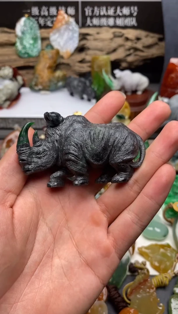颈饰未镶嵌翡翠精工犀牛小摆