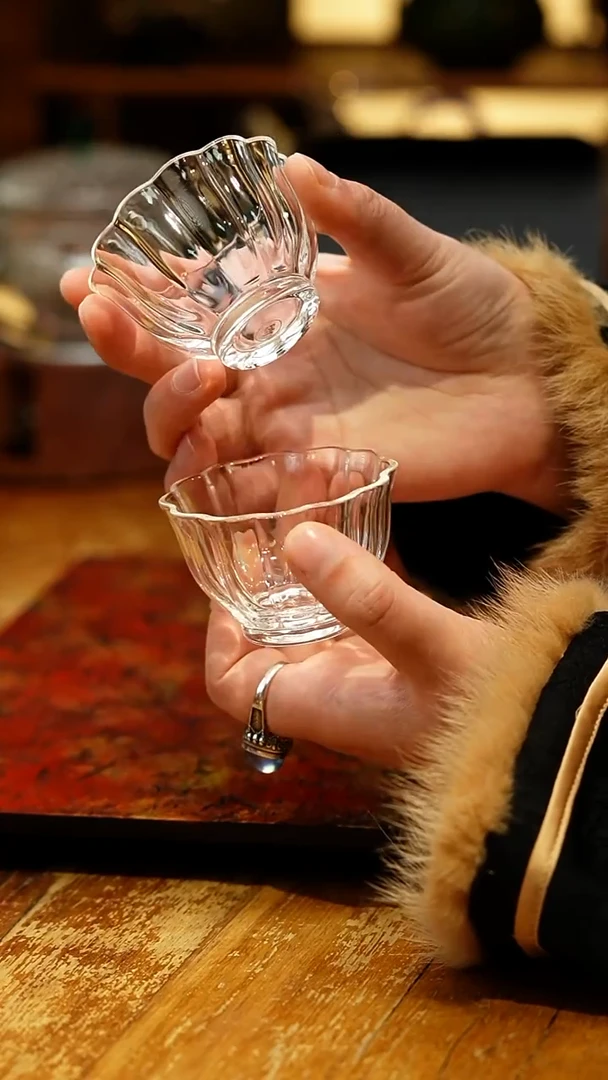 【闪购商品】手工玻璃杯2入/矮款花瓣杯/LX-02