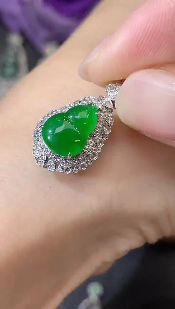 吊坠(不含链)18K金镶嵌翡翠C40