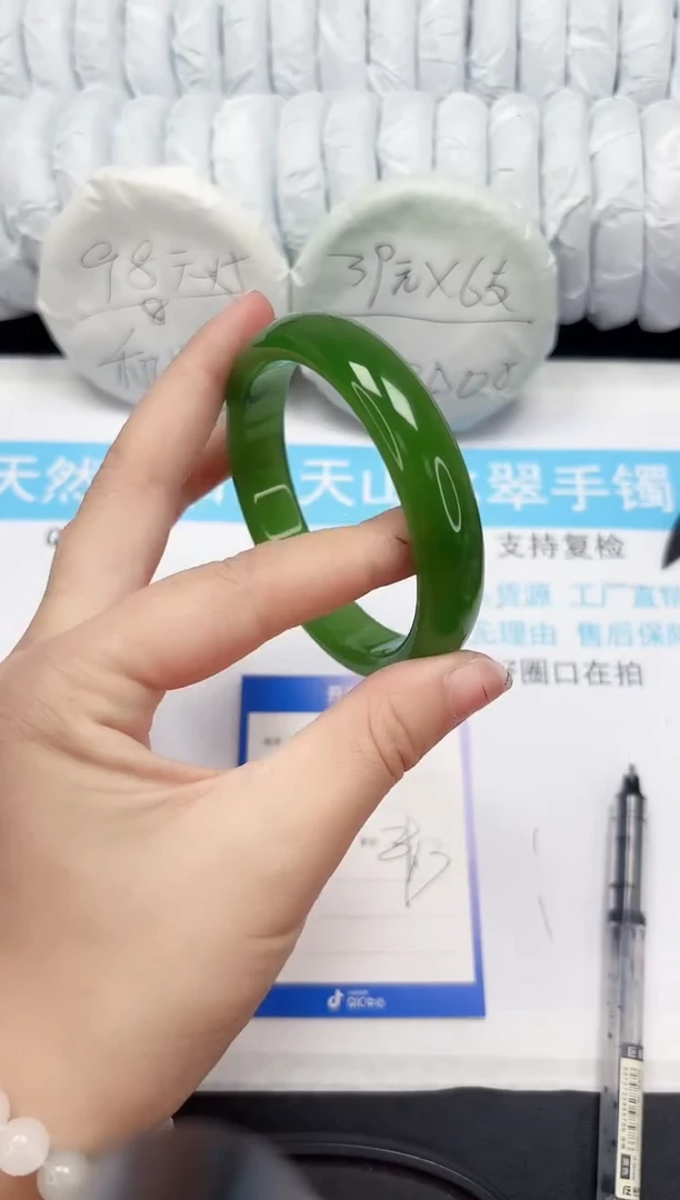 【闪购商品】石英质玉手镯未镶嵌52-64.1