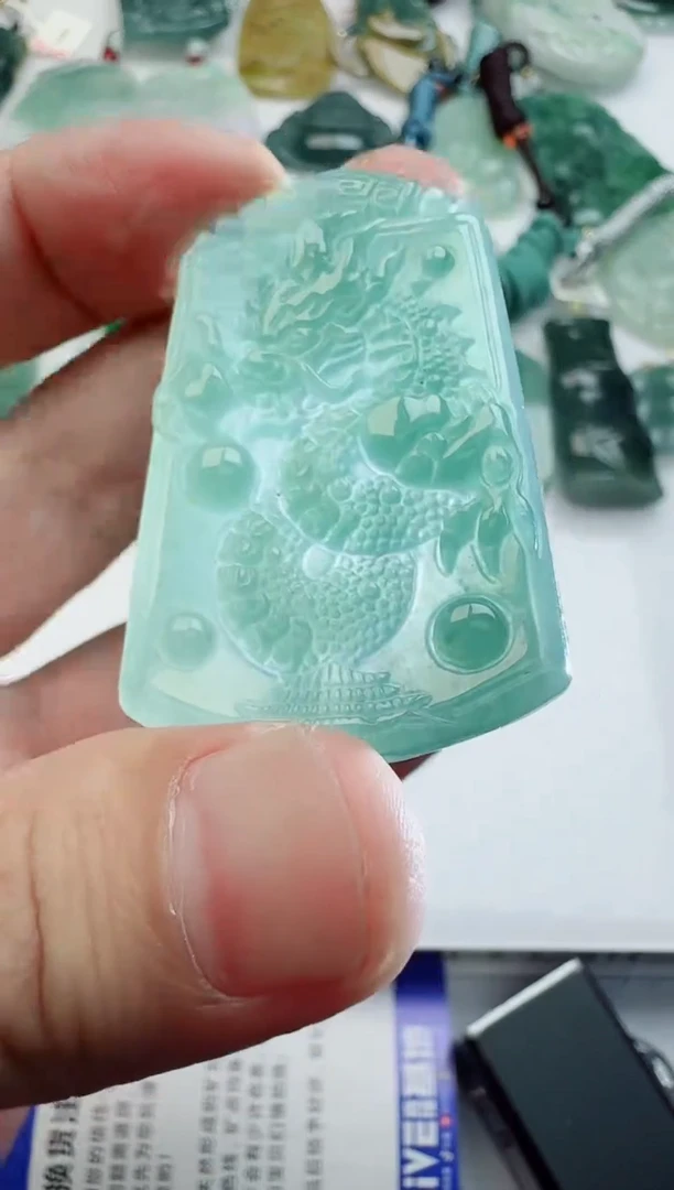 【闪购商品】翡翠吊坠(不含链)未镶嵌多样性随机发其一