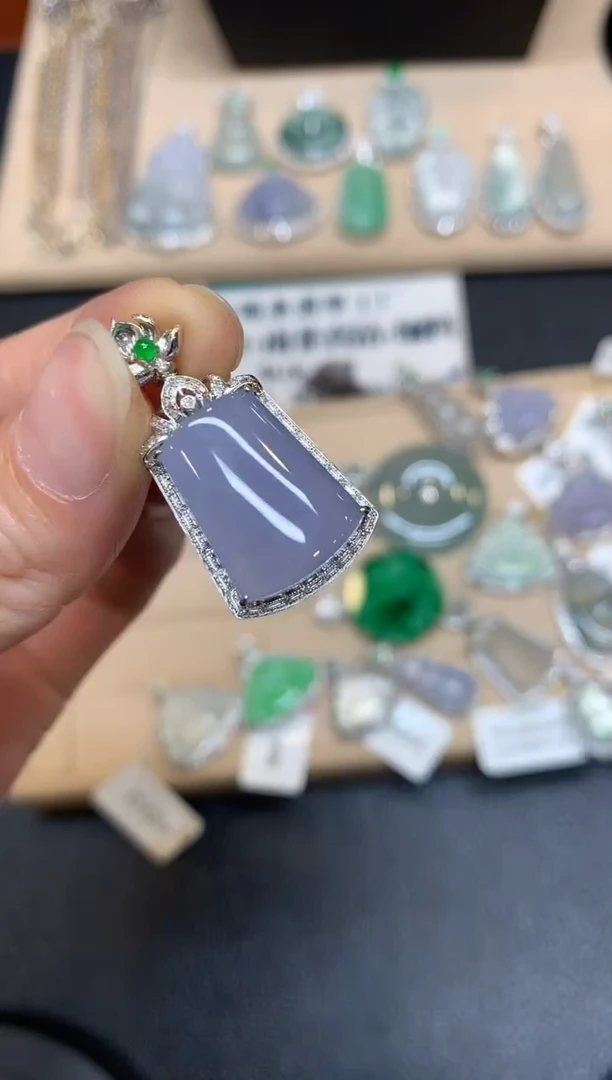 【闪购商品】翡翠颈饰18K金镶嵌无事牌【无服务费
