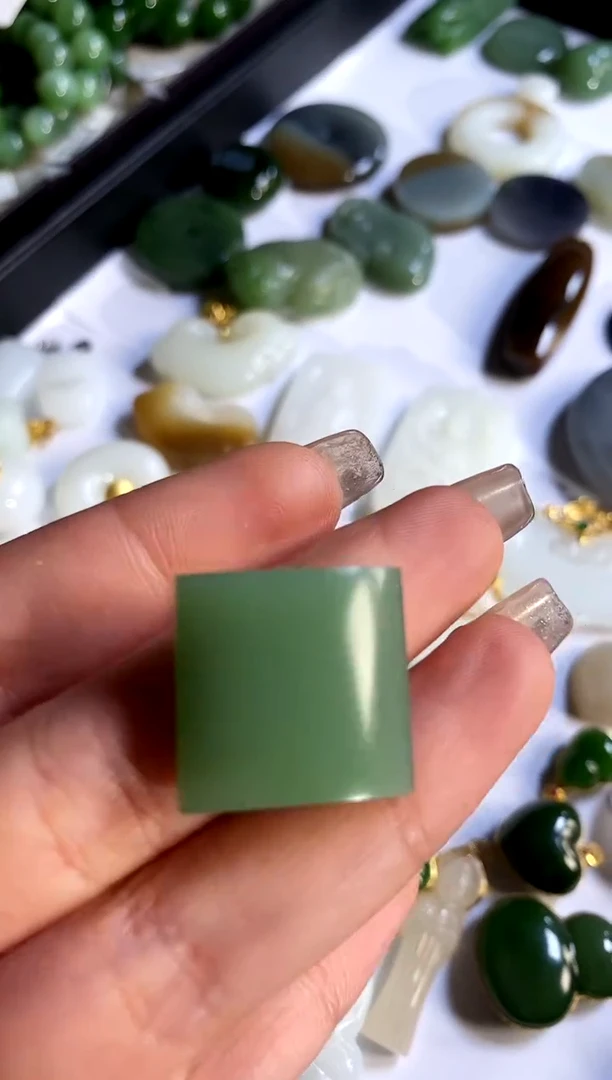 【闪购商品】和田玉吊坠未镶嵌。