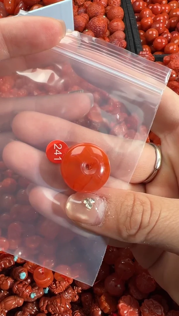 南红玛瑙未镶嵌颈饰1