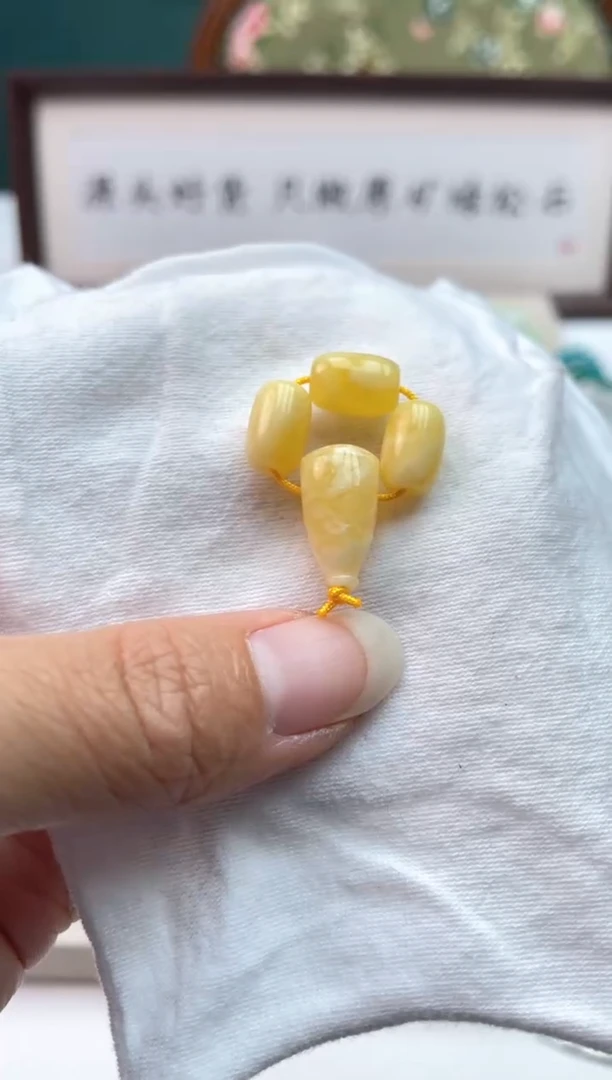 蜜蜡未镶嵌珠宝奇石17