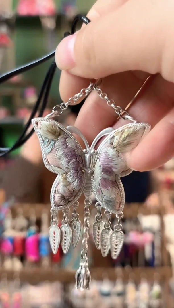 彩云南阁非遗老绣饰品601*