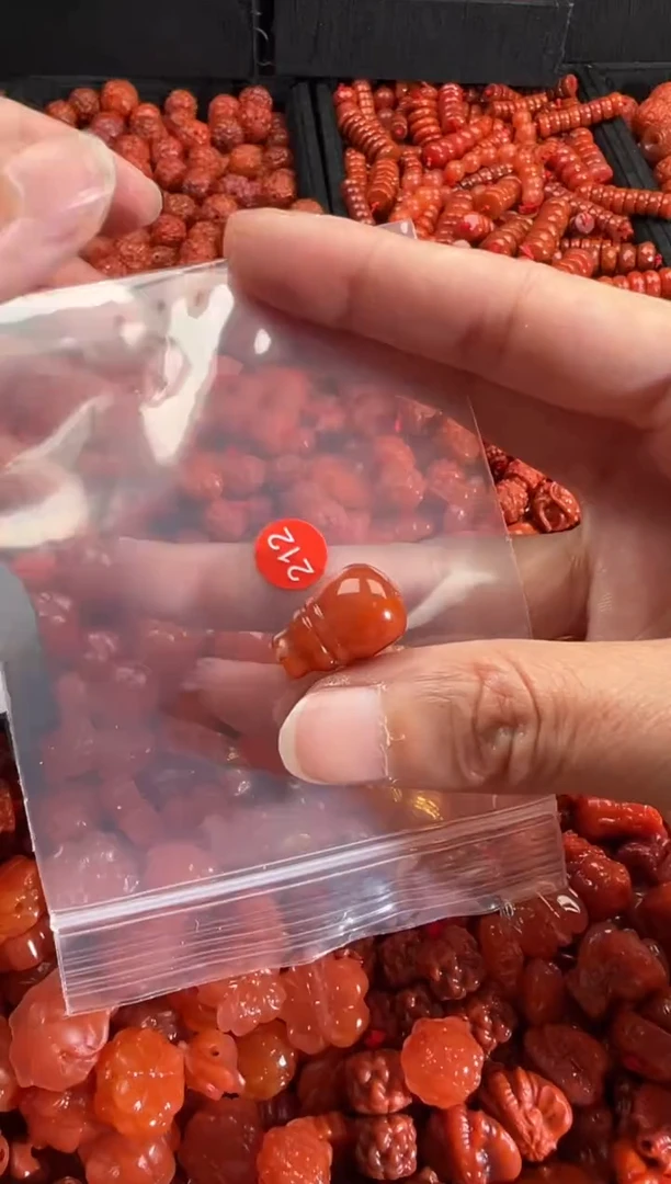 【闪购商品】南红玛瑙未镶嵌颈饰1