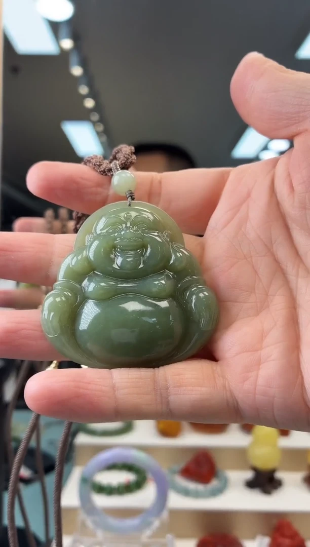 颈饰未镶嵌和田玉吊坠