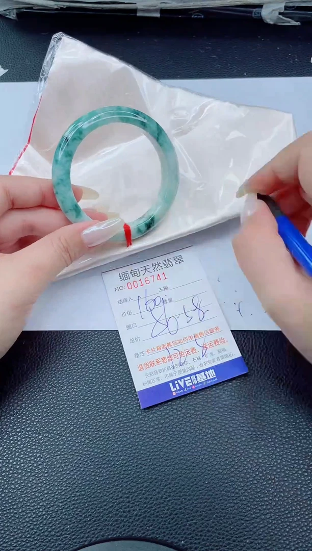 未镶嵌手镯翡翠 天然翡翠手镯