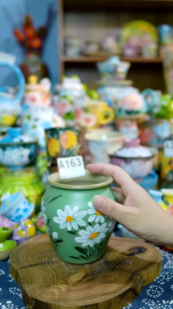 设计师款手绘釉下五彩陶瓷
