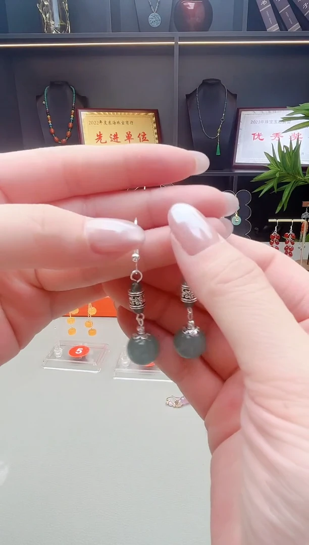 未镶嵌石英质玉（天山翠）耳钉420