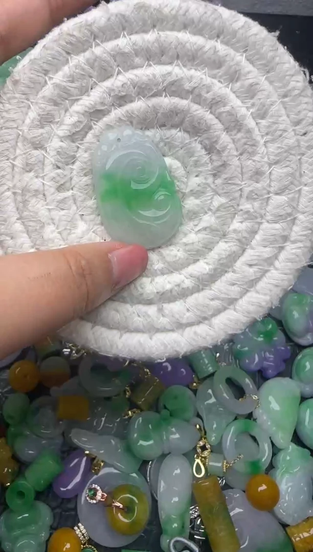 颈饰未镶嵌翡翠缅甸翡翠吊坠