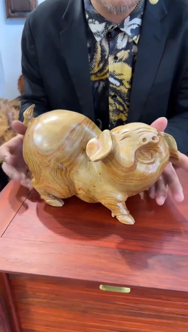 【闪购商品】木木雕猪猪摆件一个