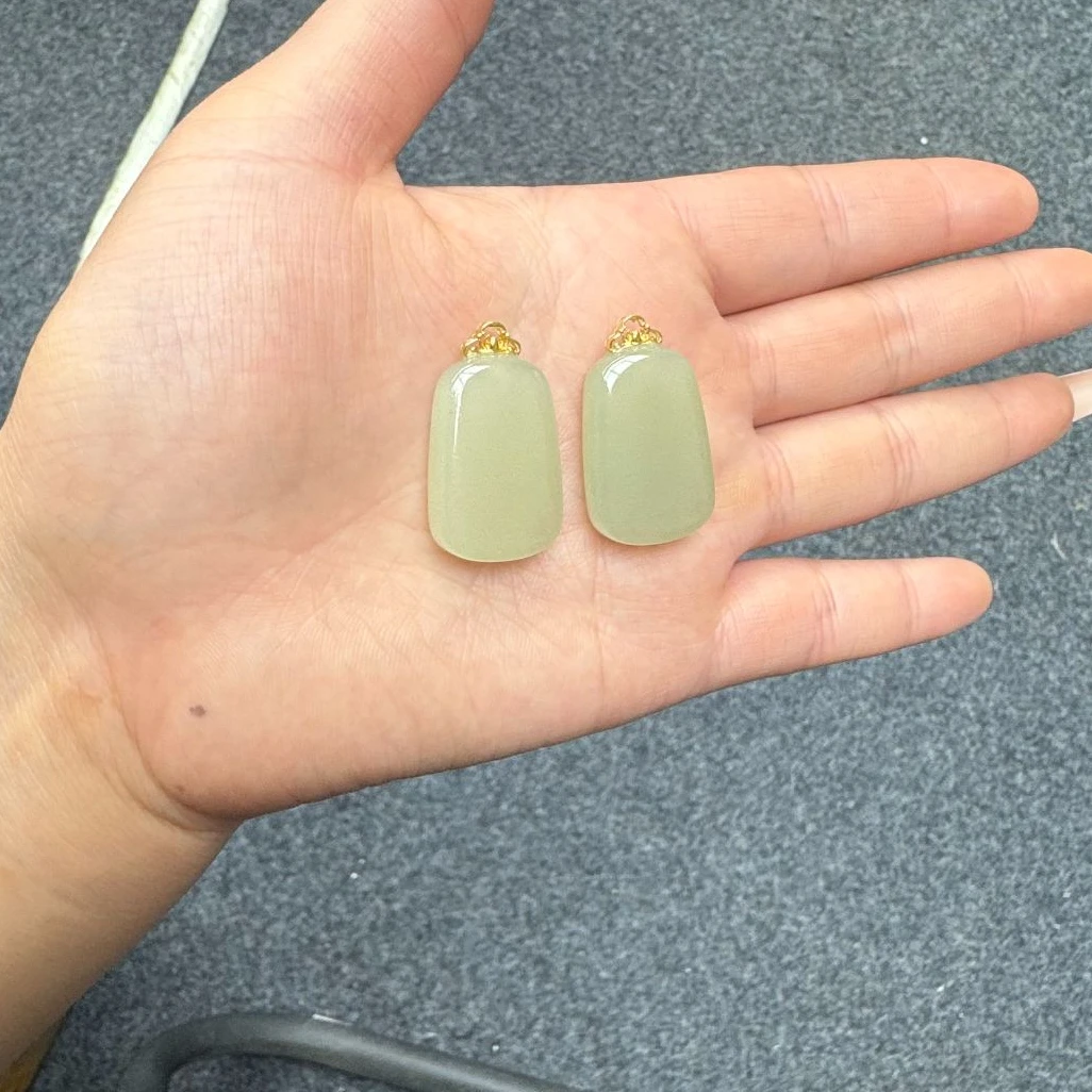 精品和田玉无事牌吊坠25*17*7 18k金镶嵌 多样性发货拍一发一