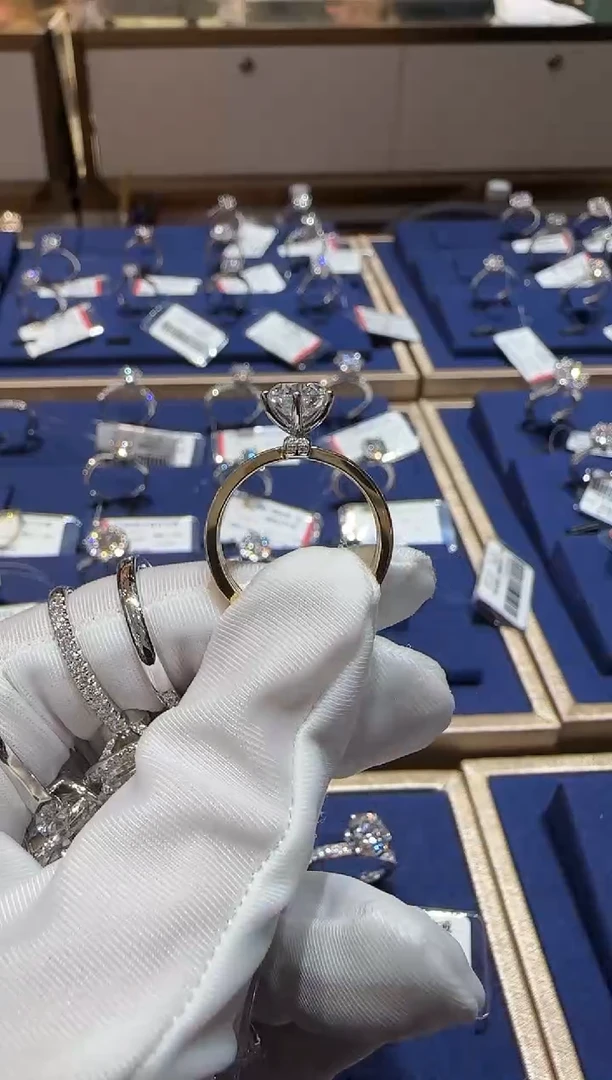 18K金镶嵌合成钻石1克拉许愿池