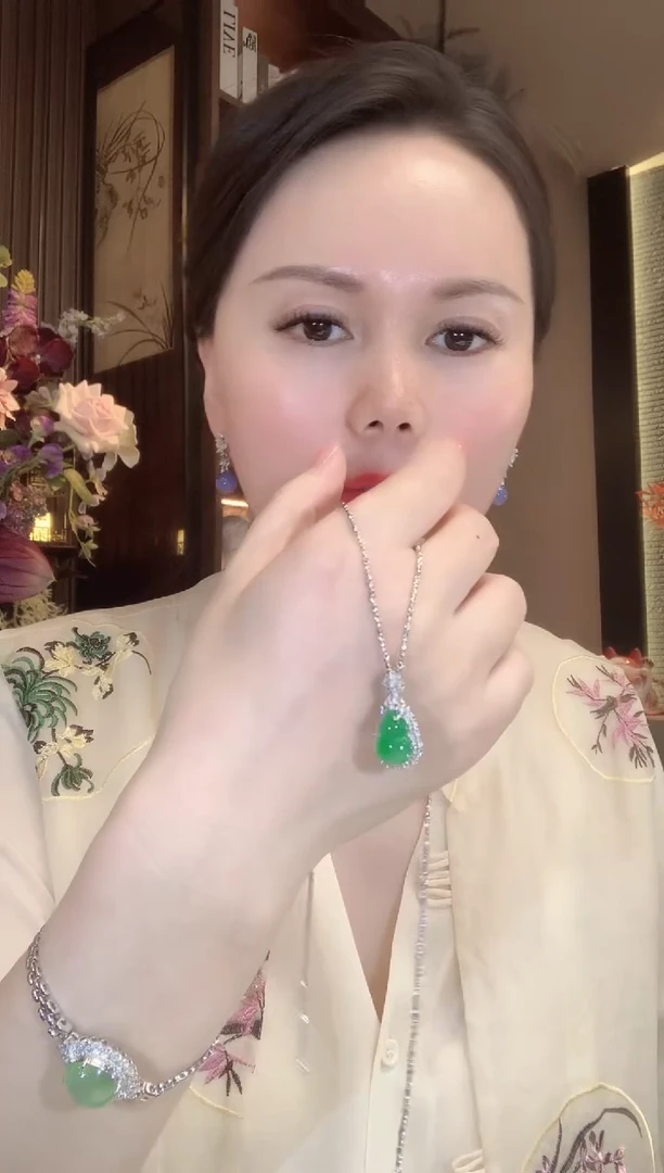 吊坠(不含链)18K金镶嵌翡翠D156