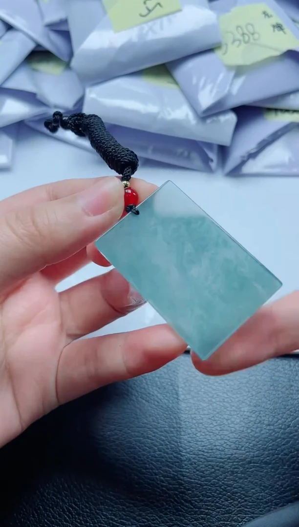 翡翠未镶嵌颈饰