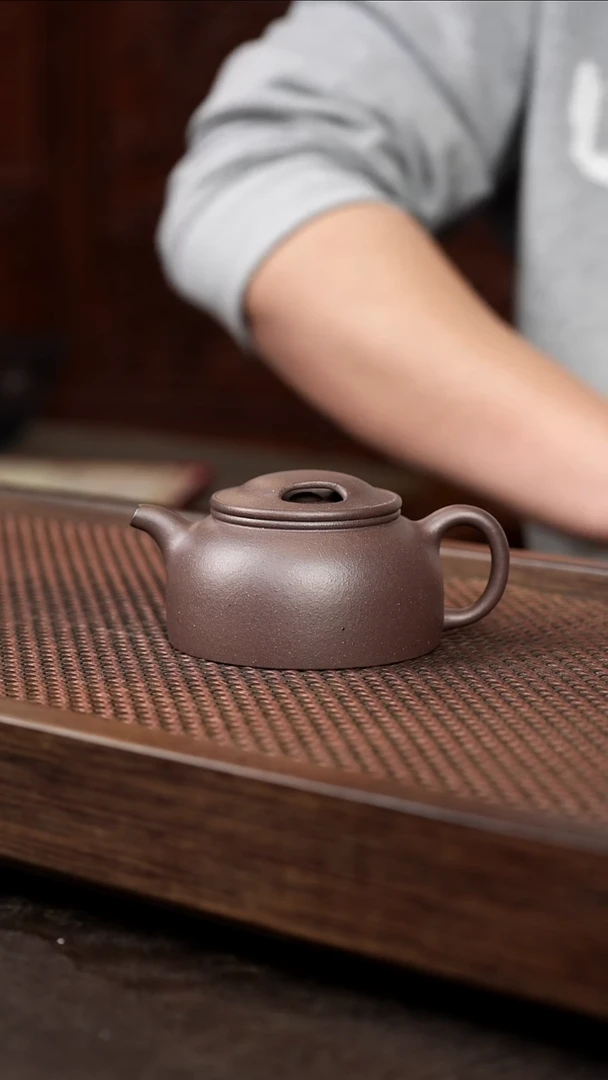 茶壶紫砂紫泥牛盖莲子