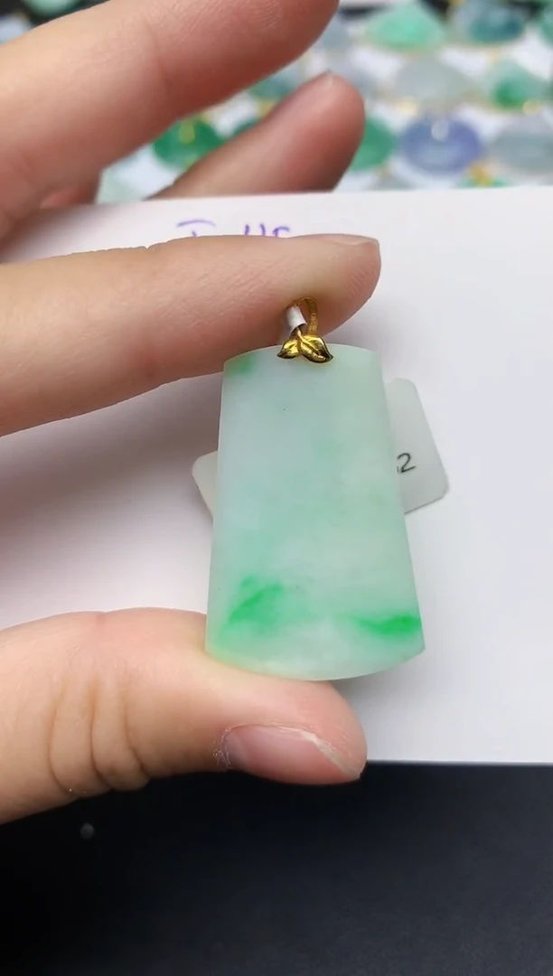 颈饰18K金镶嵌翡翠天然缅甸A货翡翠百元以上9元证书费自理