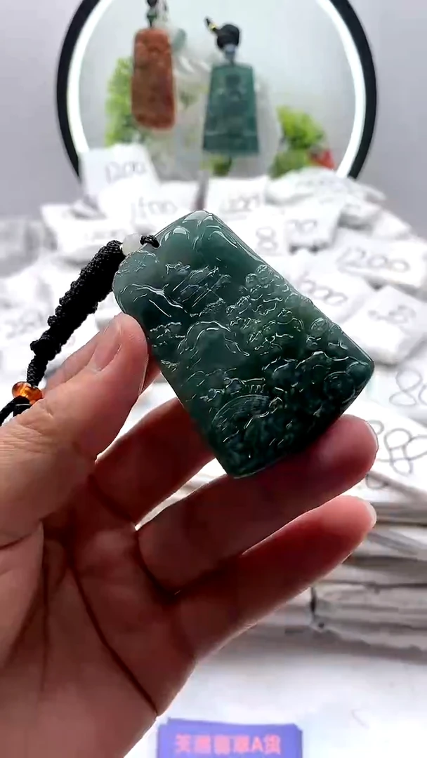 【闪购商品】翡翠颈饰未镶嵌山水牌