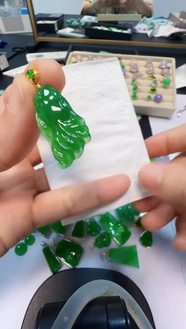 吊坠(不含链)18K金镶嵌翡翠1980