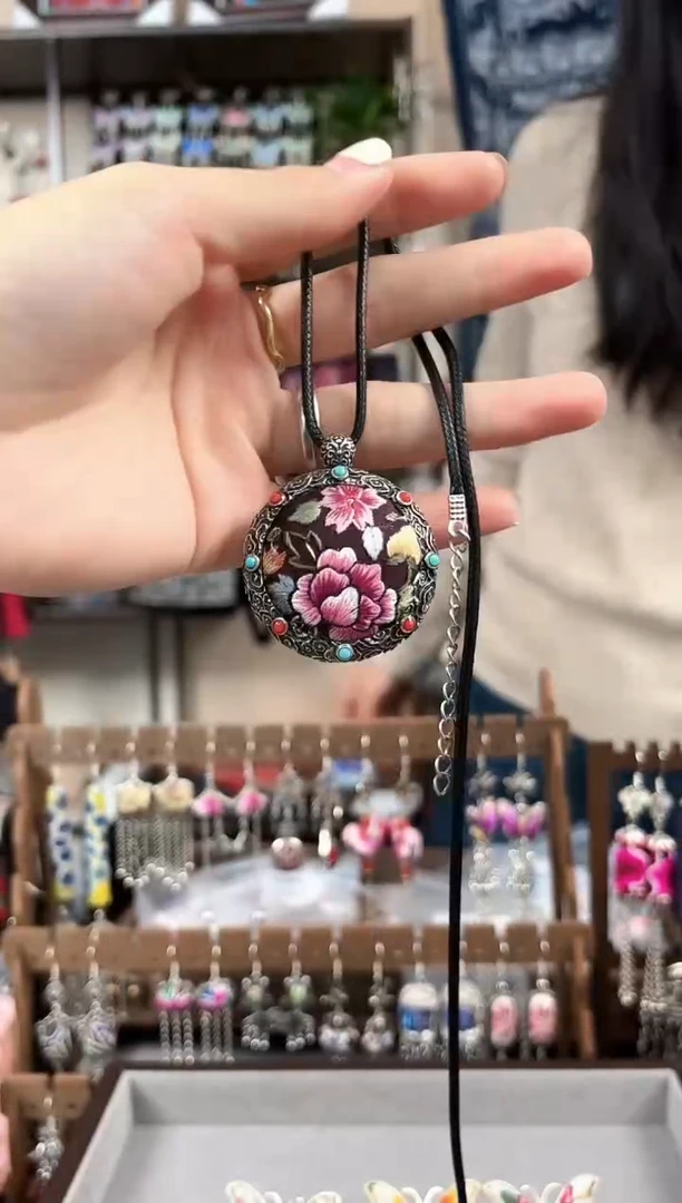 织绣民族风非遗老绣饰品289