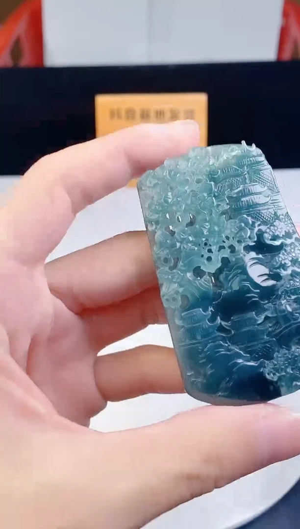 颈饰未镶嵌翡翠