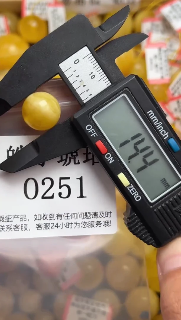 未镶嵌琥珀裸石蜜拍蜡珠子带瑕疵 介意勿拍