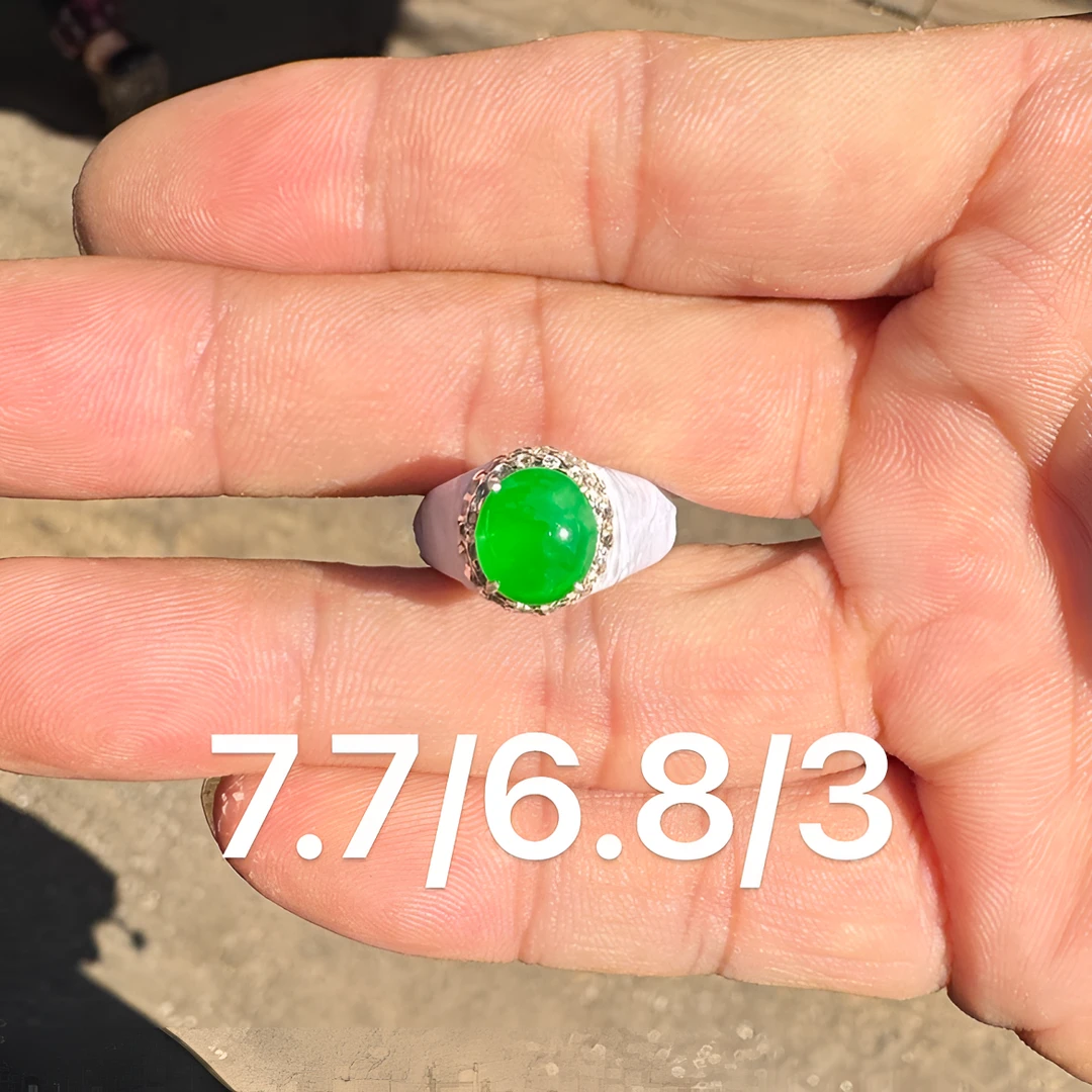 0101(小哪吒在源头)高冰种翡翠正阳绿色标戒面干净肉细荧光足M220