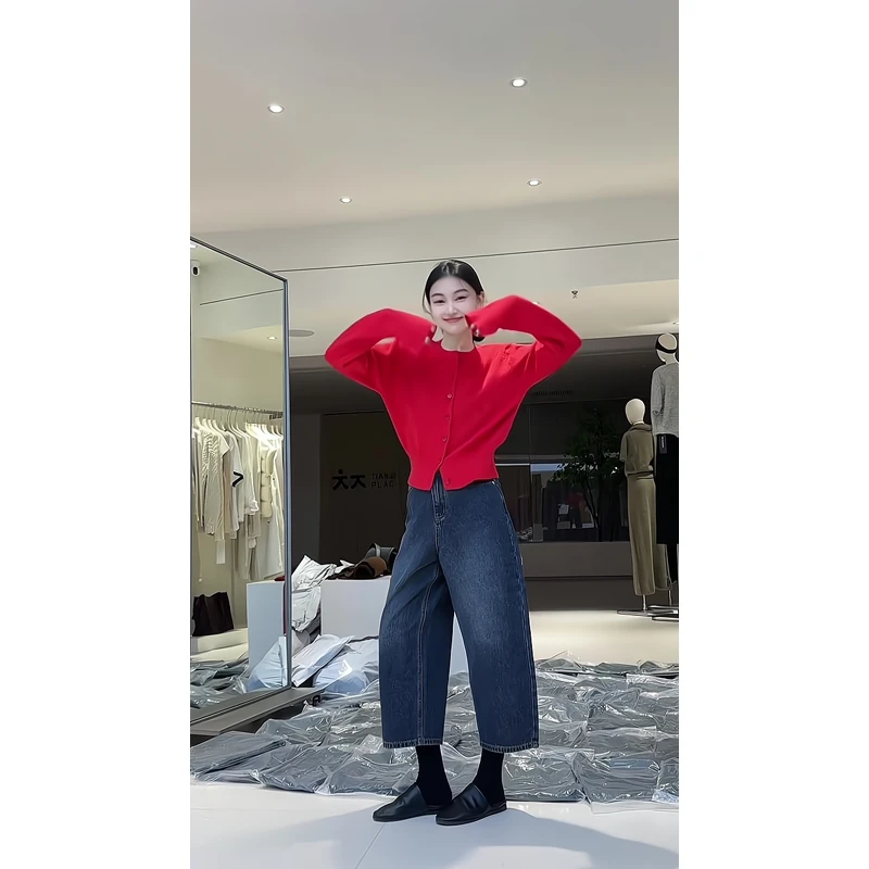 复古红色圆领长袖针织开衫短款内搭上衣高腰直筒蓝色九分牛仔裤子