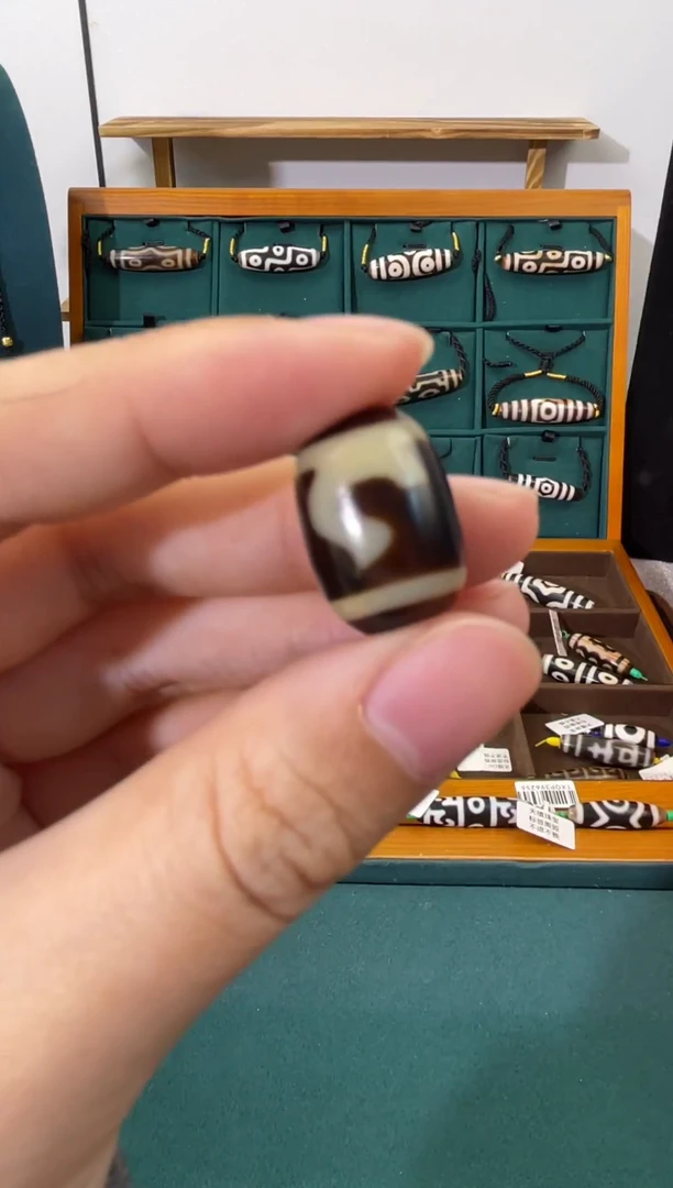 玛瑙/玉髓（覆膜）颈饰未镶嵌45.（微瑕）