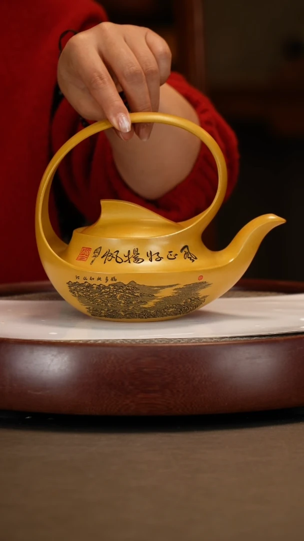 【闪购商品】紫砂茶壶【曹秀芬】梨皮泥 曲壶 450cc