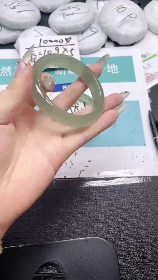 未镶嵌手镯石英质玉560-54