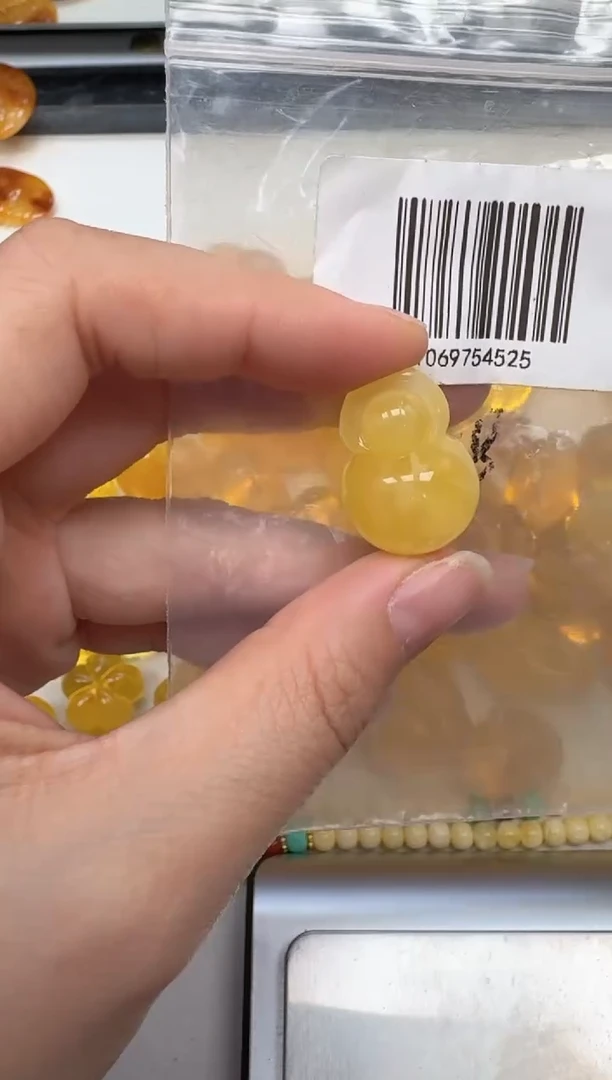 裸石琥珀未镶嵌如图