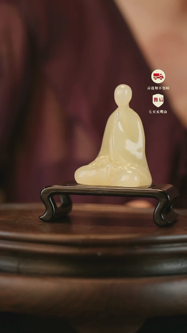 云南石竹叶青雕刻：禅悟摆件