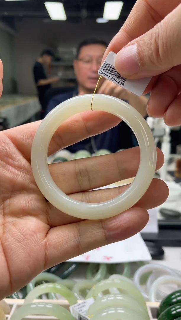 【闪购商品】和田玉手镯未镶嵌编码9238 圈口54-55