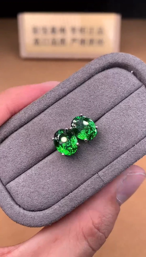 银S925镶嵌耳钉绿色碧玺2222