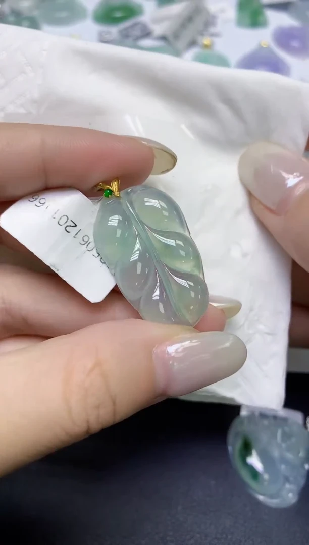 颈饰18K金镶嵌翡翠天然缅甸翡翠A货百元以上9元证书费自理
